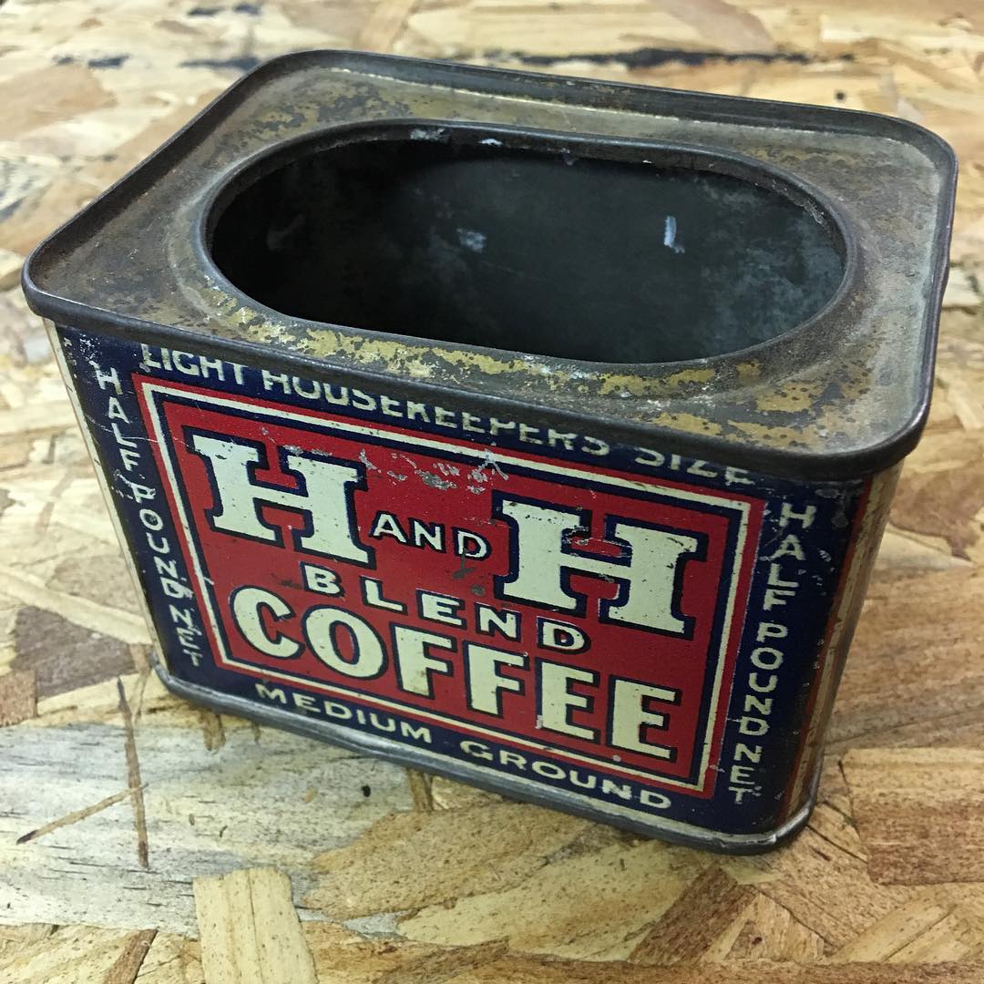 H and H Blend half-pound Light Housekeepers tin