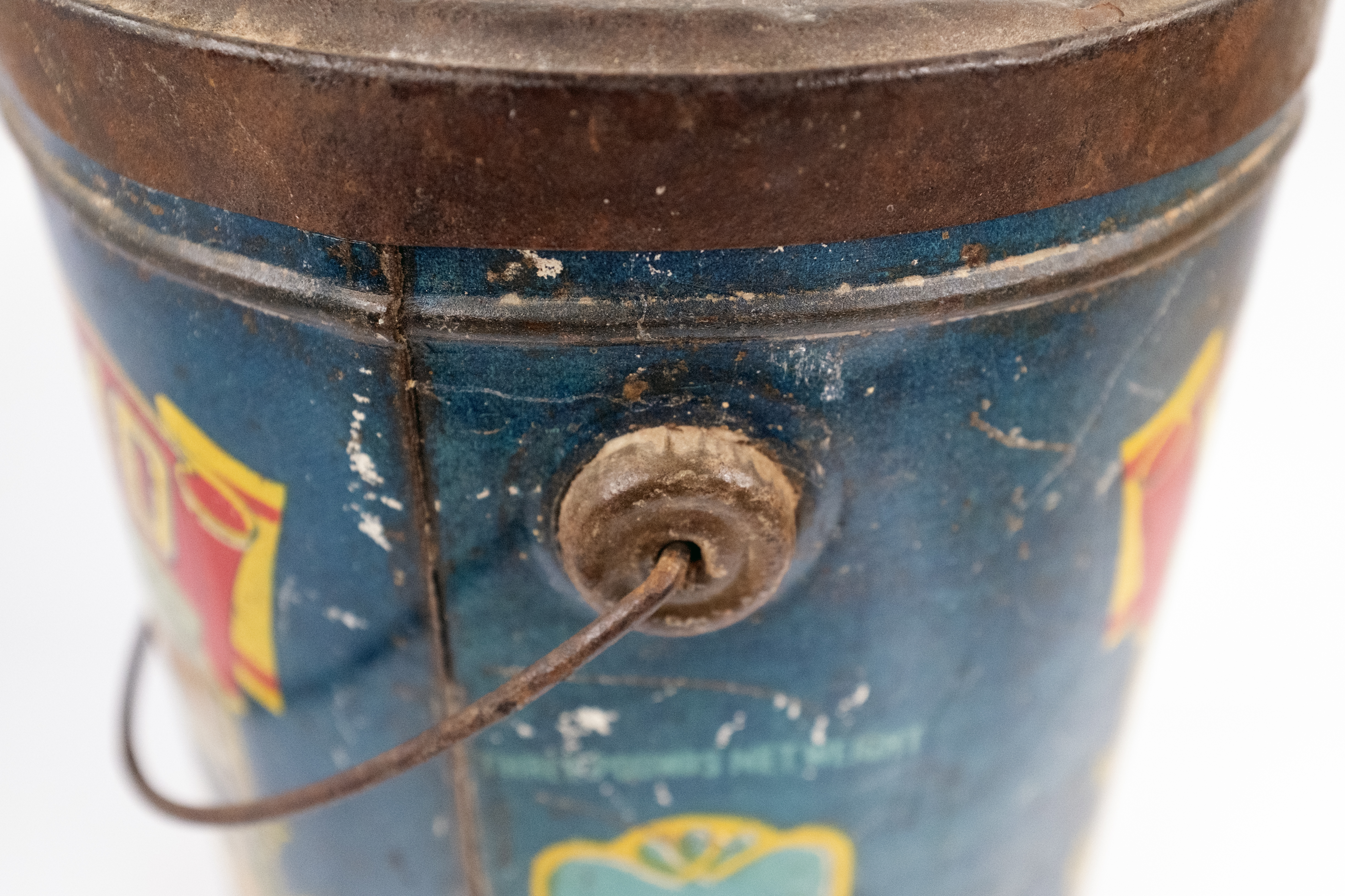 Broncho tin — left side detail zoom 2.