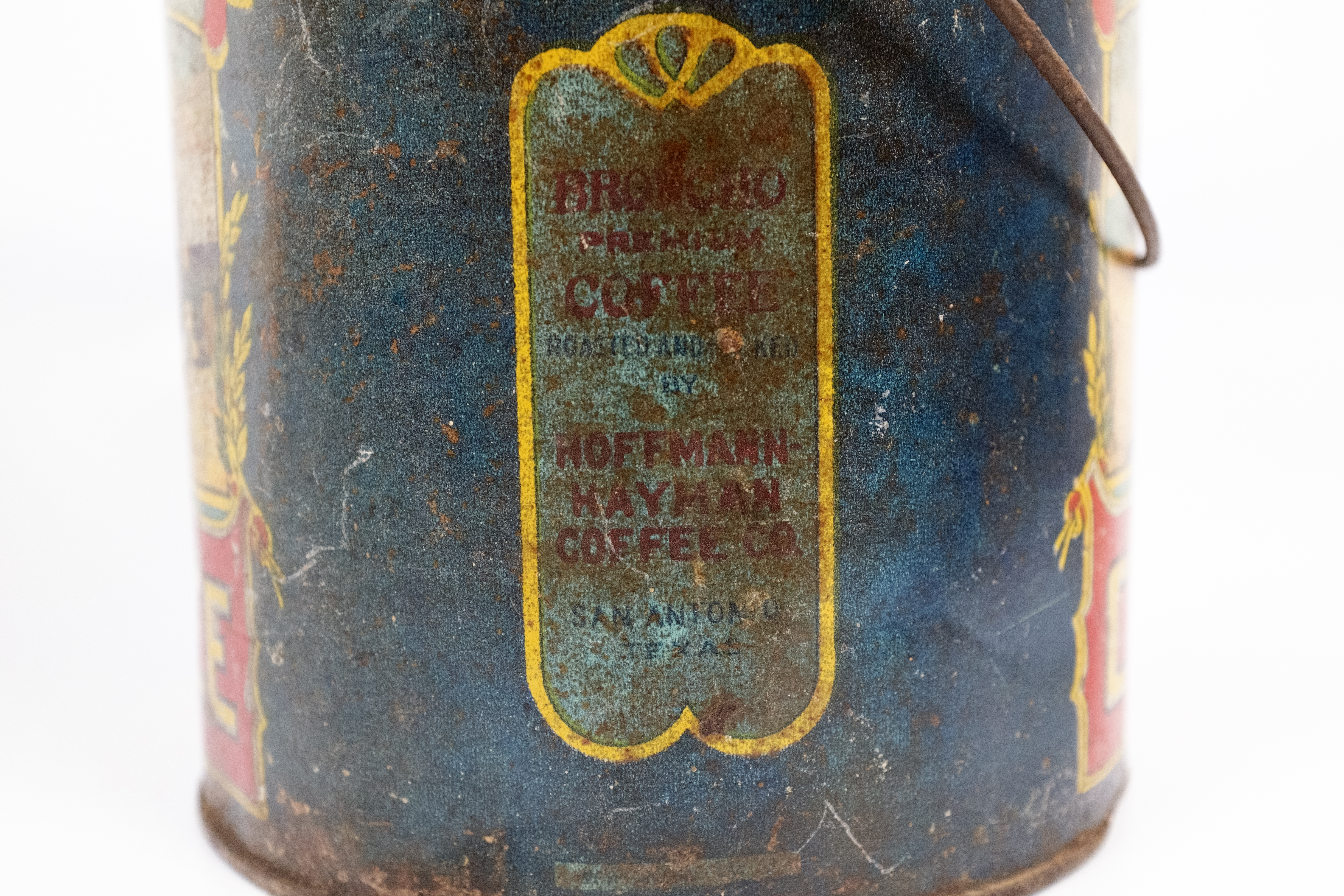 Broncho tin — right side detail zoom 1.