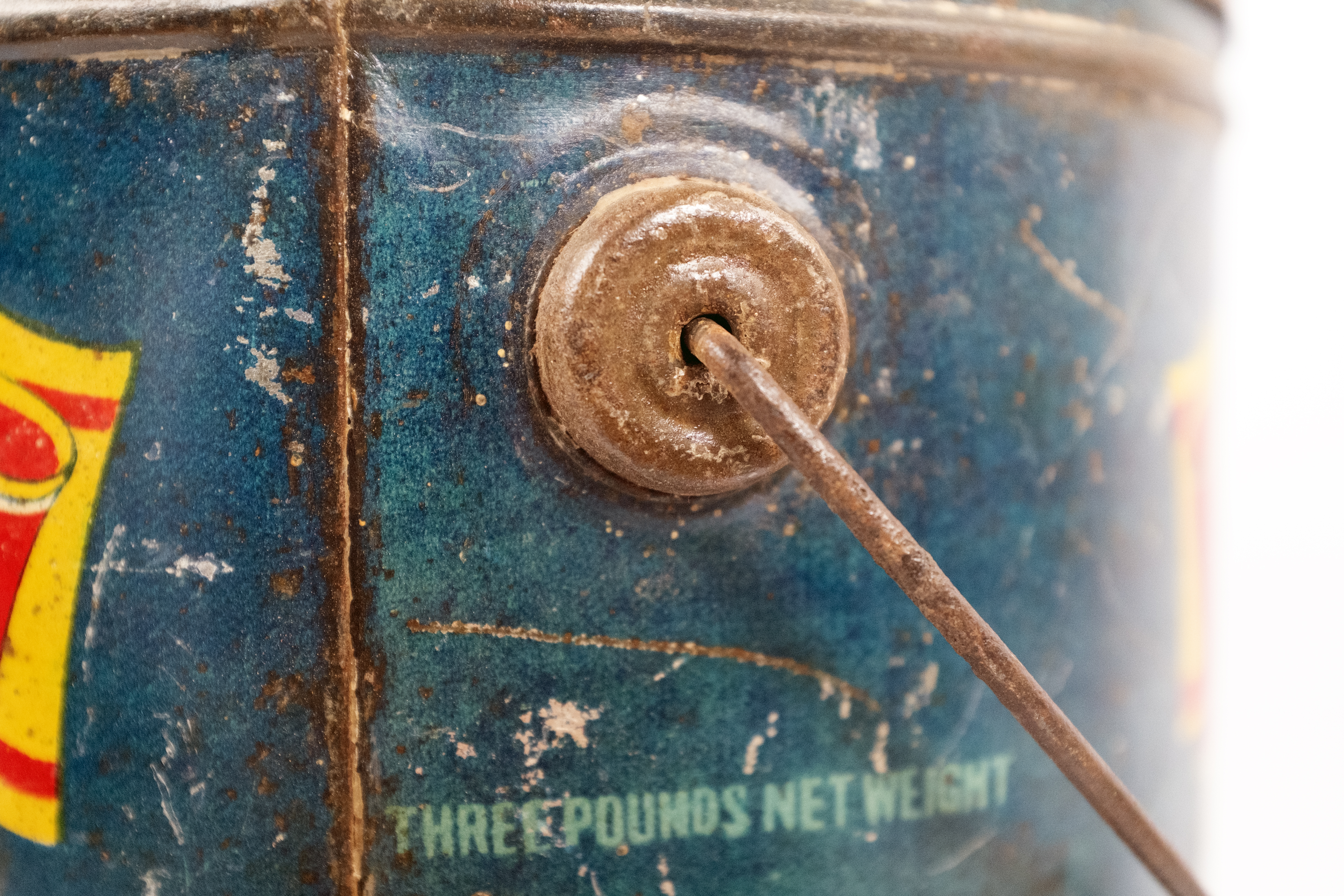 Broncho tin — right side detail zoom 2.